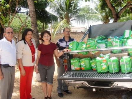 Imagem da notícia COMISSÃO FILANTRÓPICA ENTREGA DONATIVOS PARA O LAR DO ANCIÃO